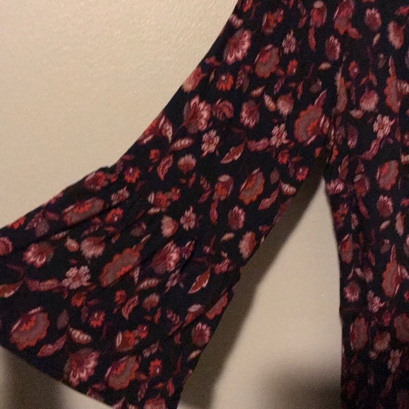 Dress with floral pattern with 3/4 sleeves. - Picture 2 of 3